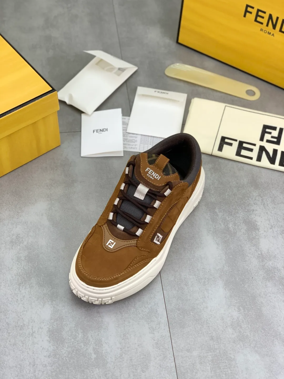 Men's Men's Shoes 💰P800 New Style 💰💎💎💎Summer Hot Style [FENDI Fendi] Top Version 🆕New slip-on sneakers, wavy soles engraved with original words. Embossed Fendi Flow lettering on the heel. The upper is made of high-end calfskin and breathable materials. Original lining with tone-on-tone details decorated with innovative handcrafting techniques. Ultra-light and wear-resistant TPU and IP foam soles, overall lightweight and comfortable. Size:39-44 (38 45 can be customized)